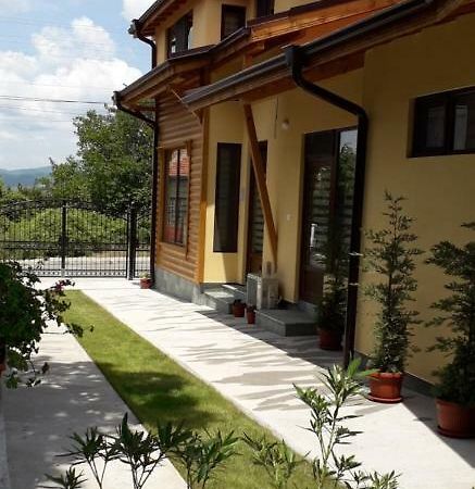 ספרבה בניה Guest House Ideal מראה חיצוני תמונה