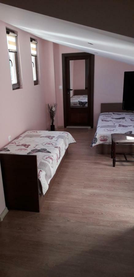 ספרבה בניה Guest House Ideal מראה חיצוני תמונה